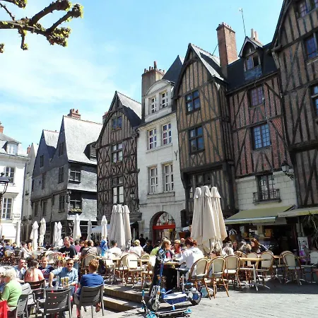 De La Tour De Guise 1 *